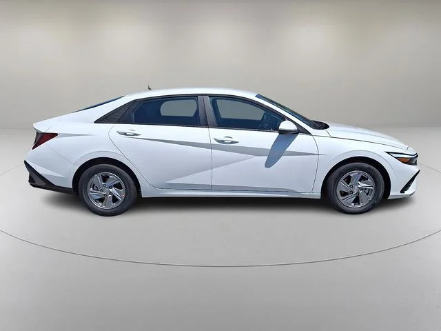 New 2026 White Hyundai SE image 8