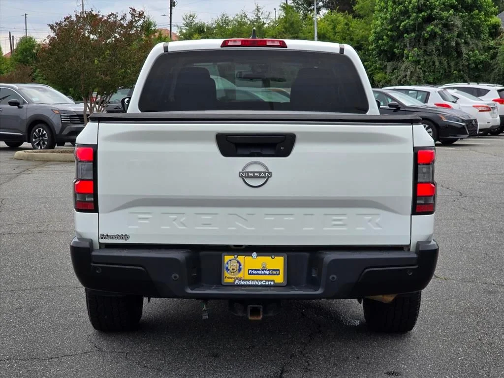 Used 2022 White Nissan S image 25