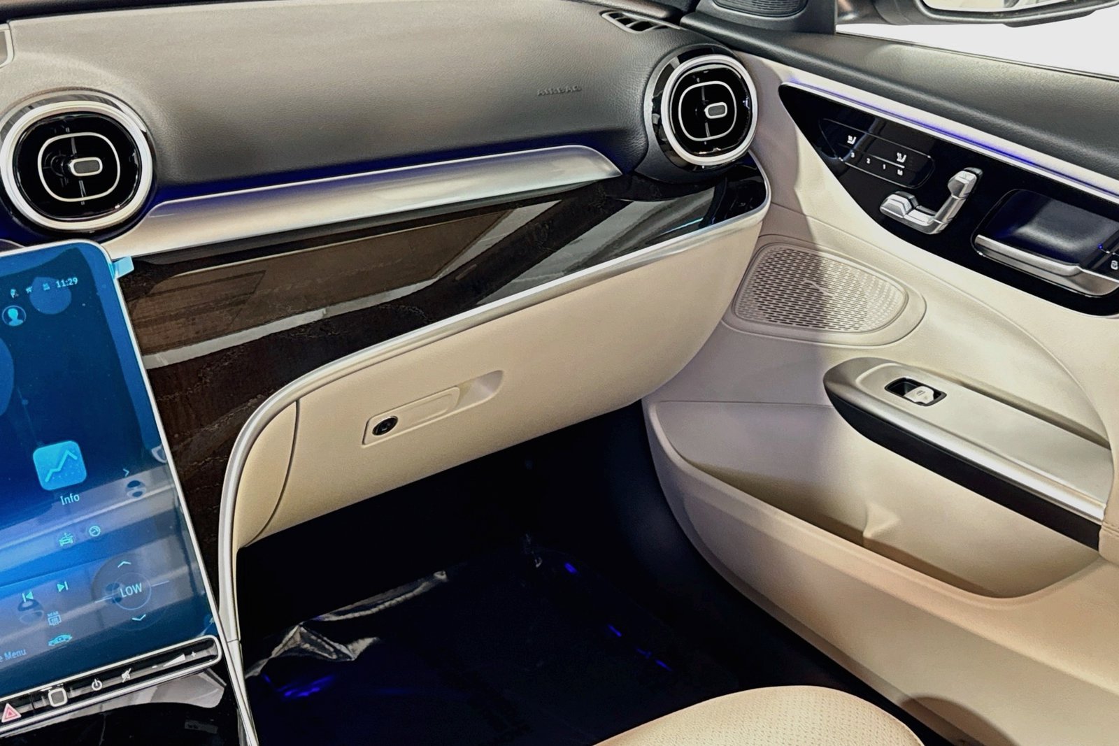 New 2026 Polar White Mercedes-Benz C 300 image 21