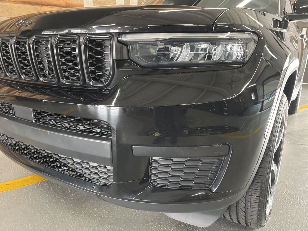 Used 2022 Diamond Black Jeep Altitude image 9