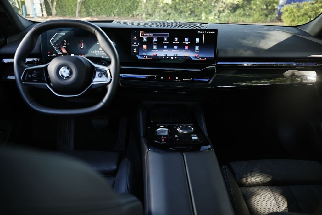 2025 BMW 5 Series 530i - Photo 27