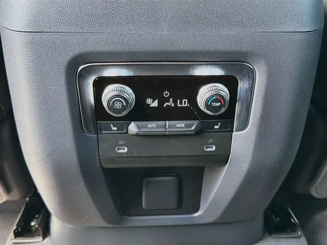 Used 2022 White Frost Tricoat GMC Denali image 21