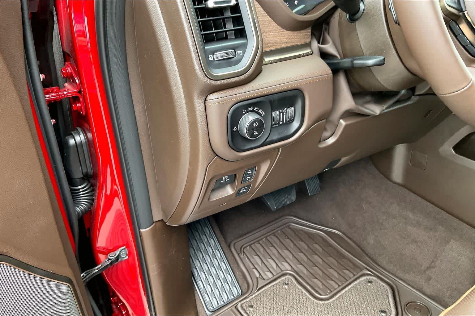 New 2026 Molten Red Pearl-Coat Exterior Paint RAM Longhorn image 18