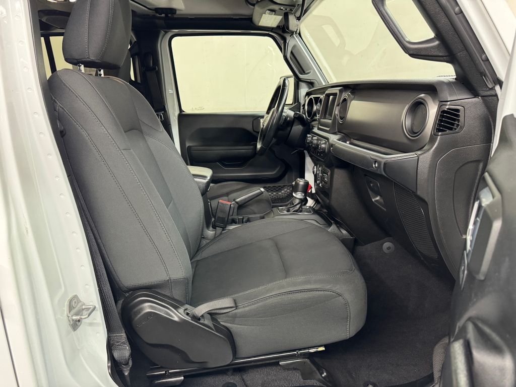 Used 2022 White Jeep Sport image 27