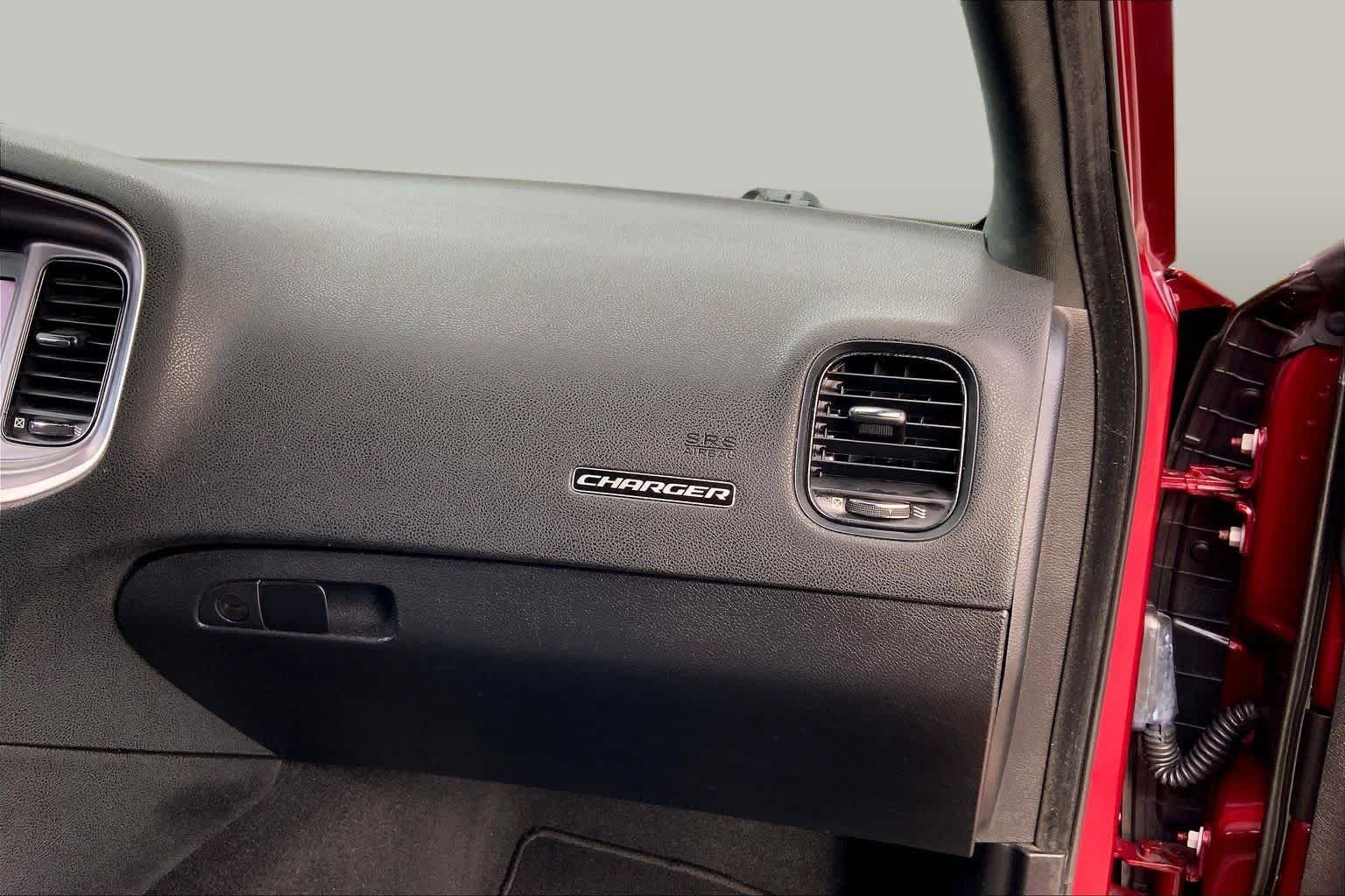 Used 2019 Octane Red Pearlcoat Dodge SXT image 18