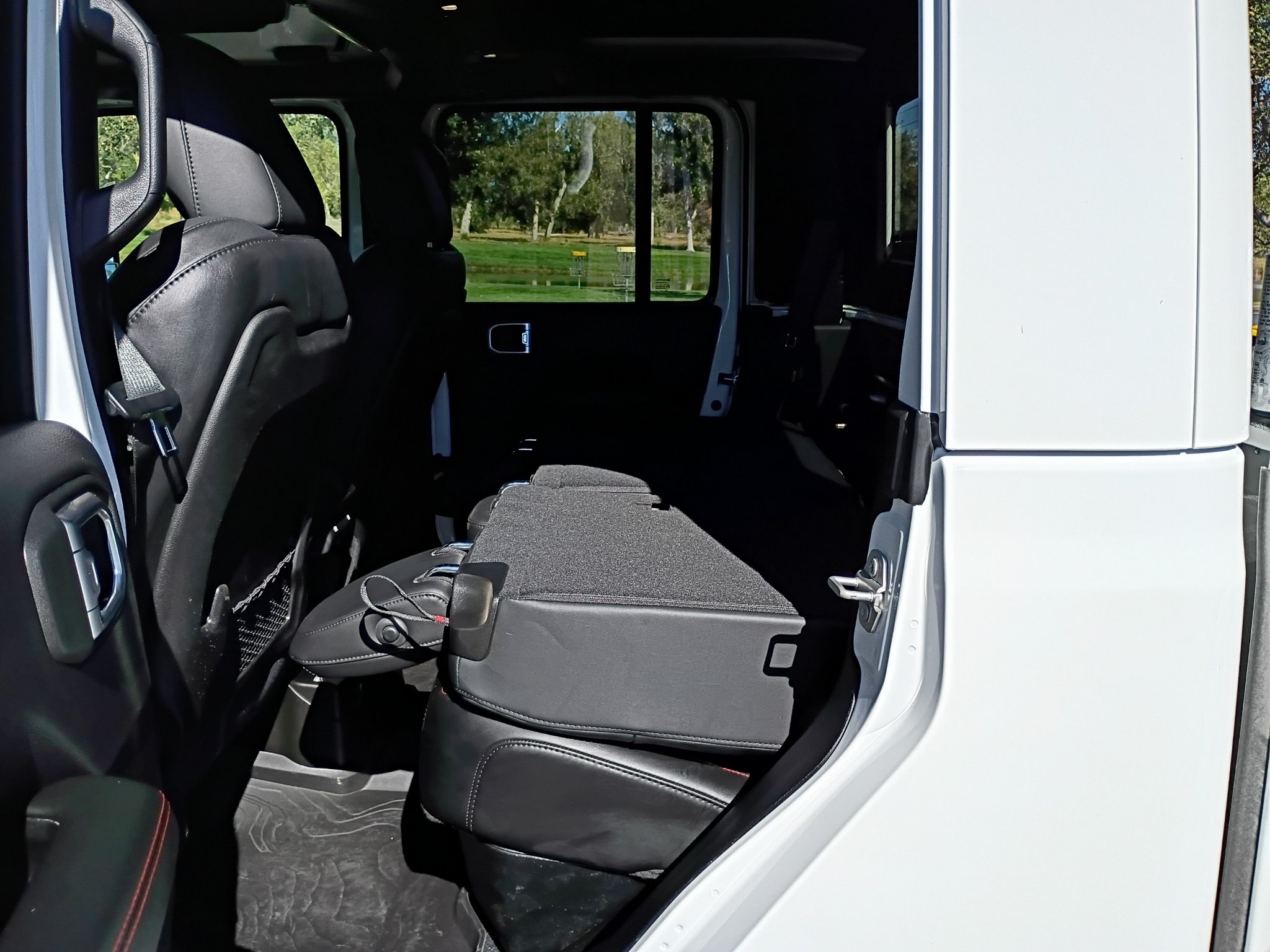 Used 2024 Bright White Clearcoat Jeep Rubicon X image 21