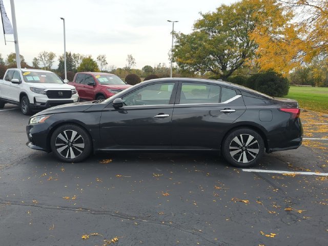 Used 2019 Storm Blue Metallic Nissan 2.5 SV image 10