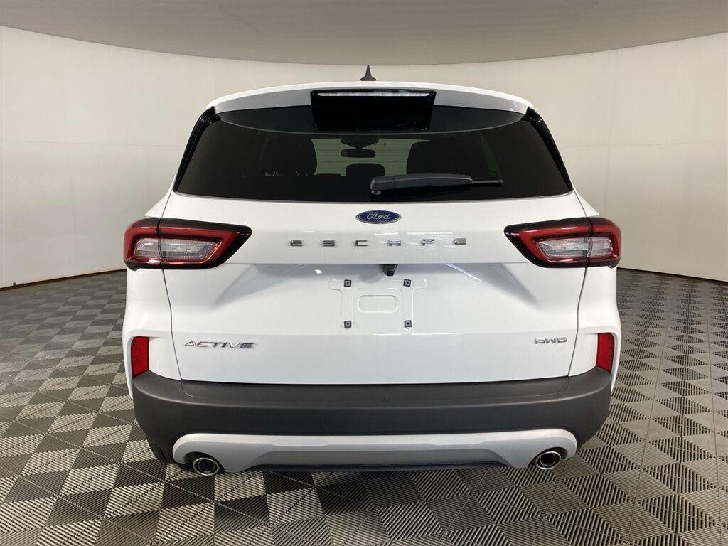 Used 2025 Oxford White Ford Active image 9