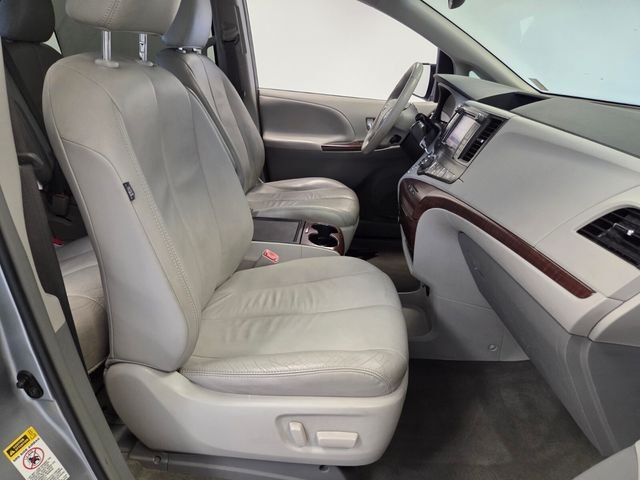 Used 2013 Silver Toyota XLE image 17
