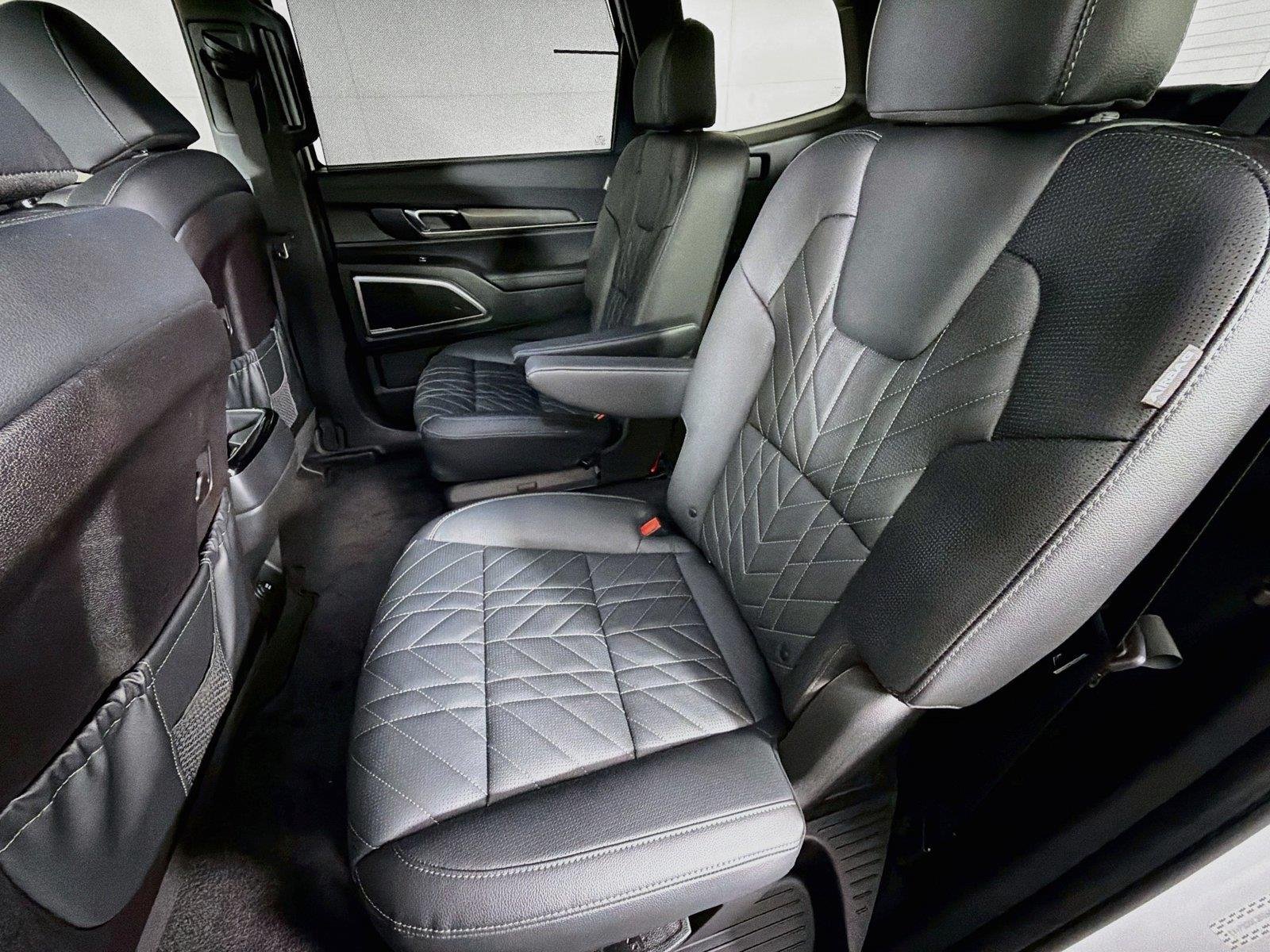 Used 2025  Kia EX X-Line image 26