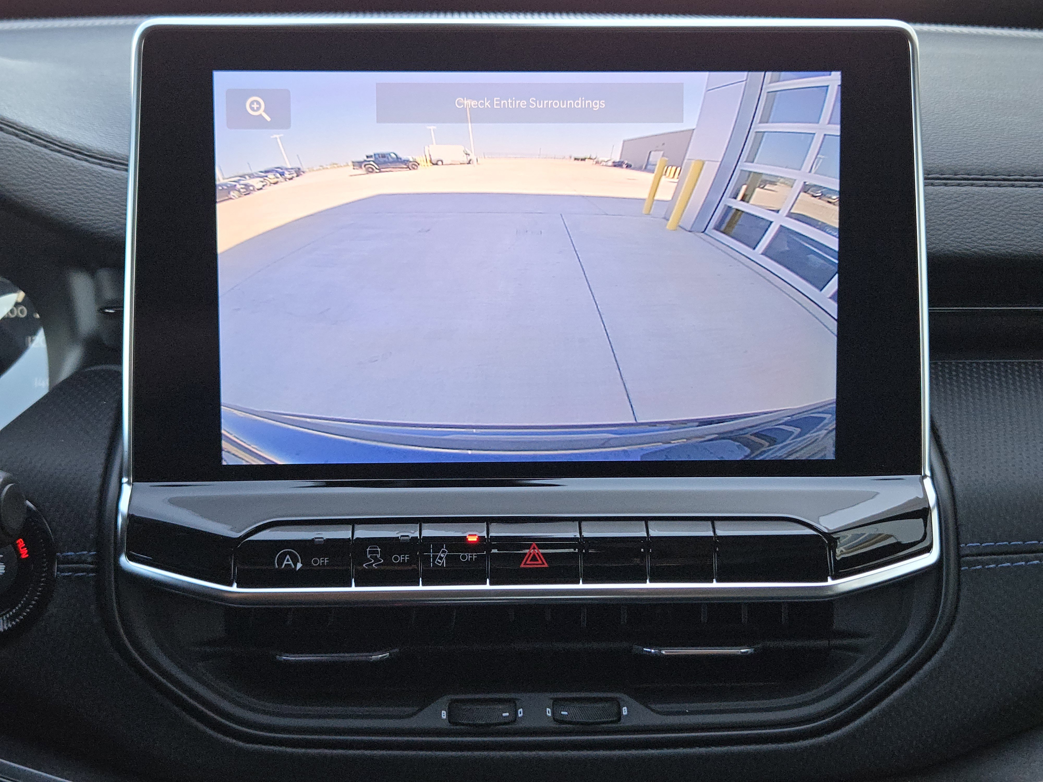 New 2026 Diamond Black Crystal Pearlcoat Jeep Latitude image 16