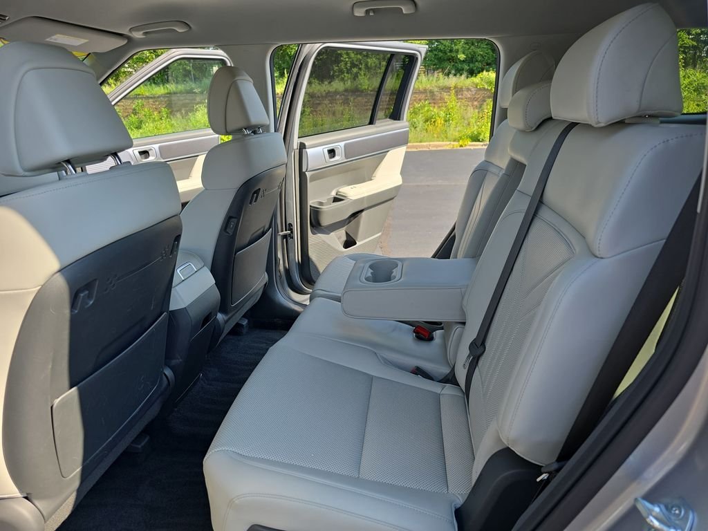 Used 2025 Silver Hyundai SEL image 16