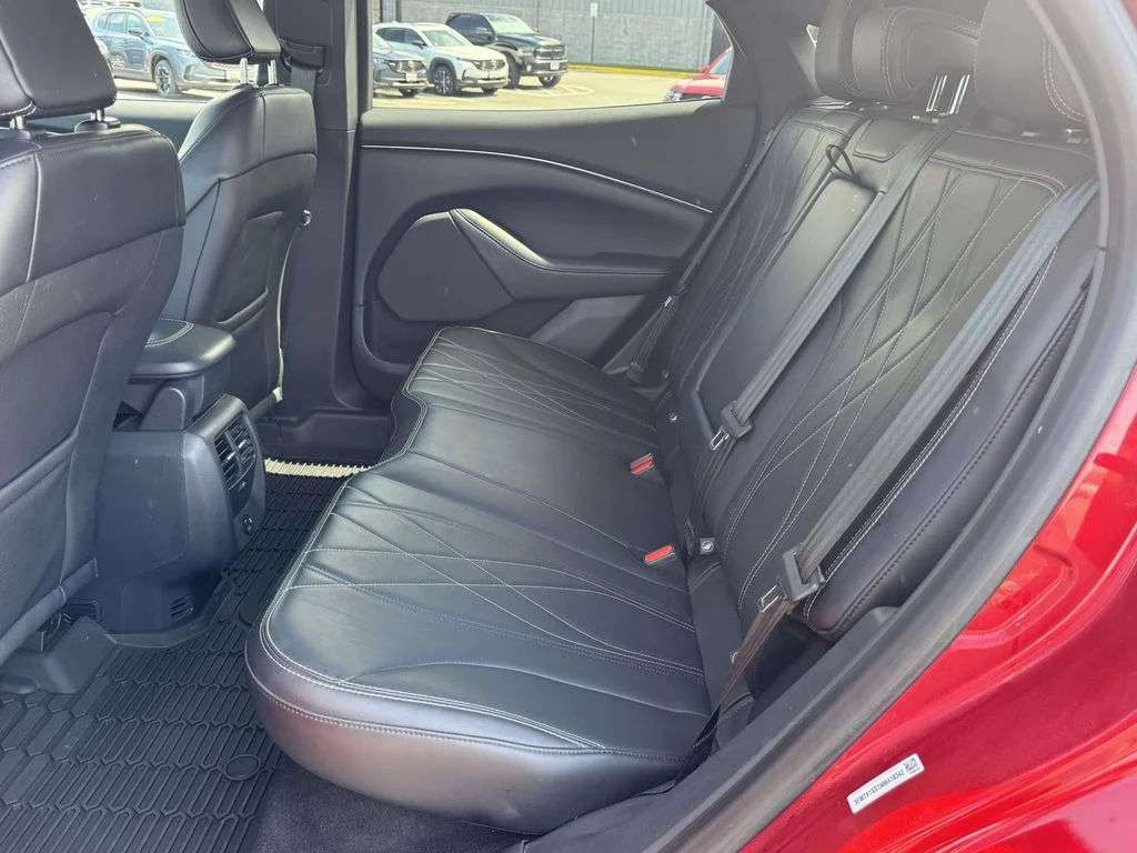 Used 2022 Red Ford Select image 15