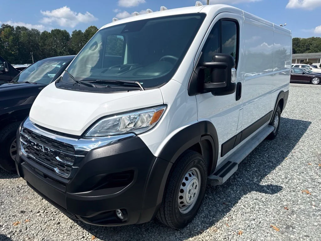 Used 2025 White Ram Base image 1