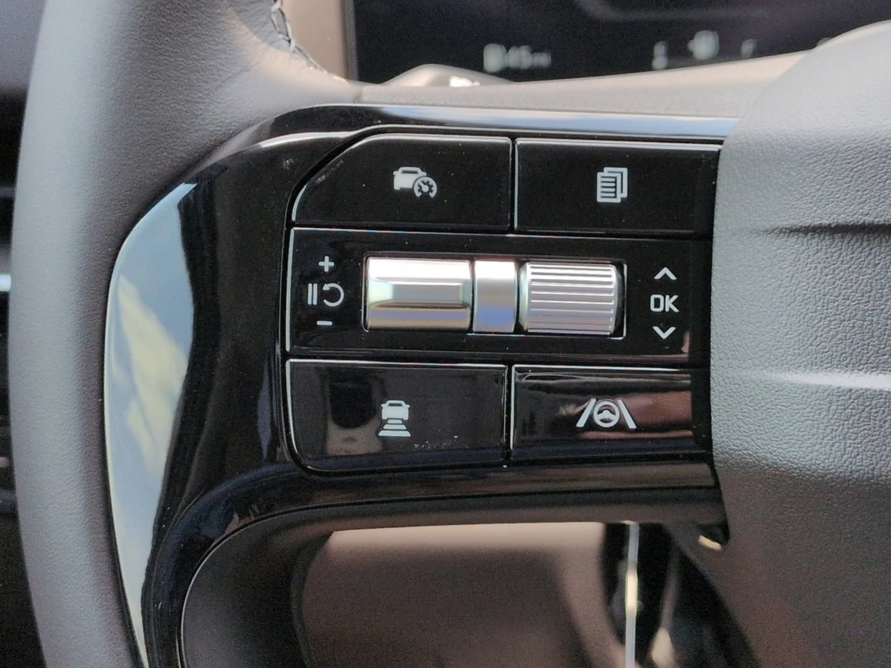 New 2027 Ivory Silver Kia SX Prestige image 46