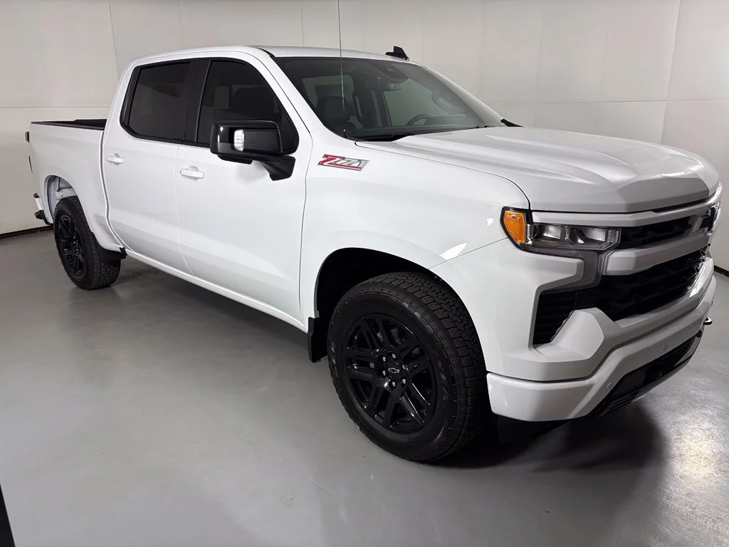 New 2026 Summit White Chevrolet RST image 2