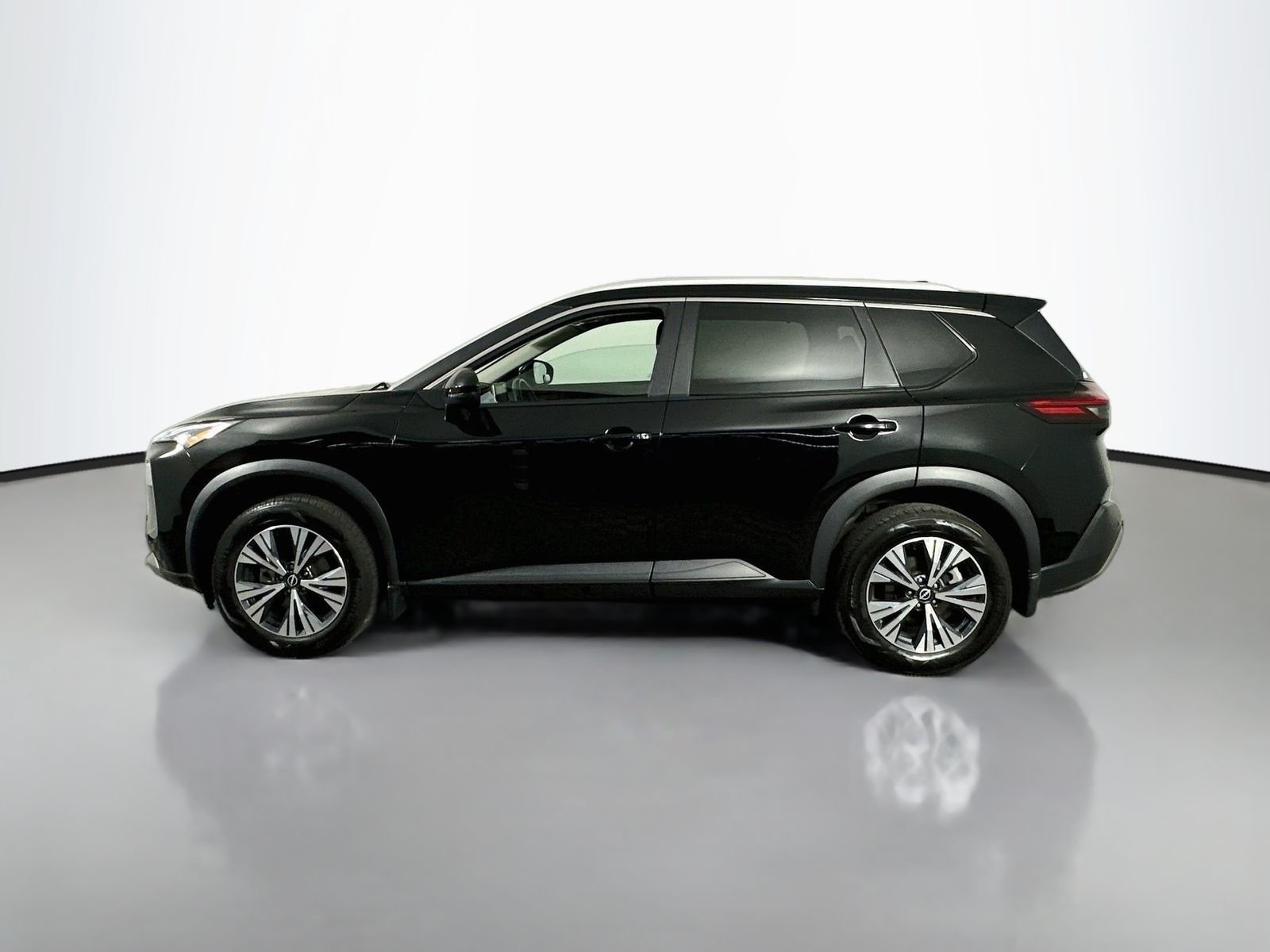Used 2022 Super Black Nissan SV image 3