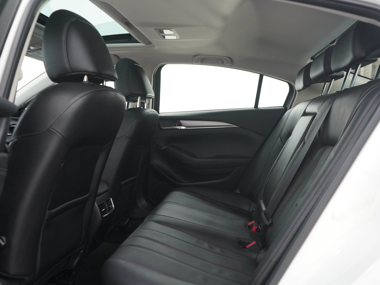 Used 2018 Snowflake White Pearl Mica Mazda Touring image 13