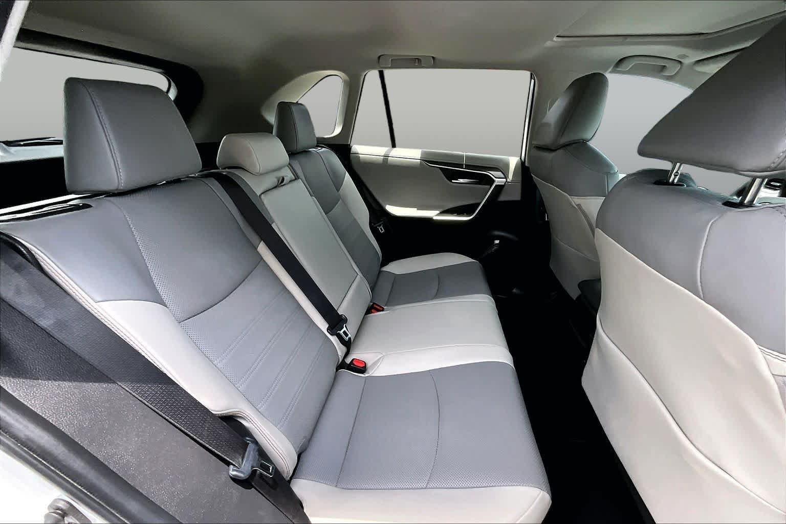 Used 2024 Wind Chill Pearl Toyota Hybrid Limited image 20