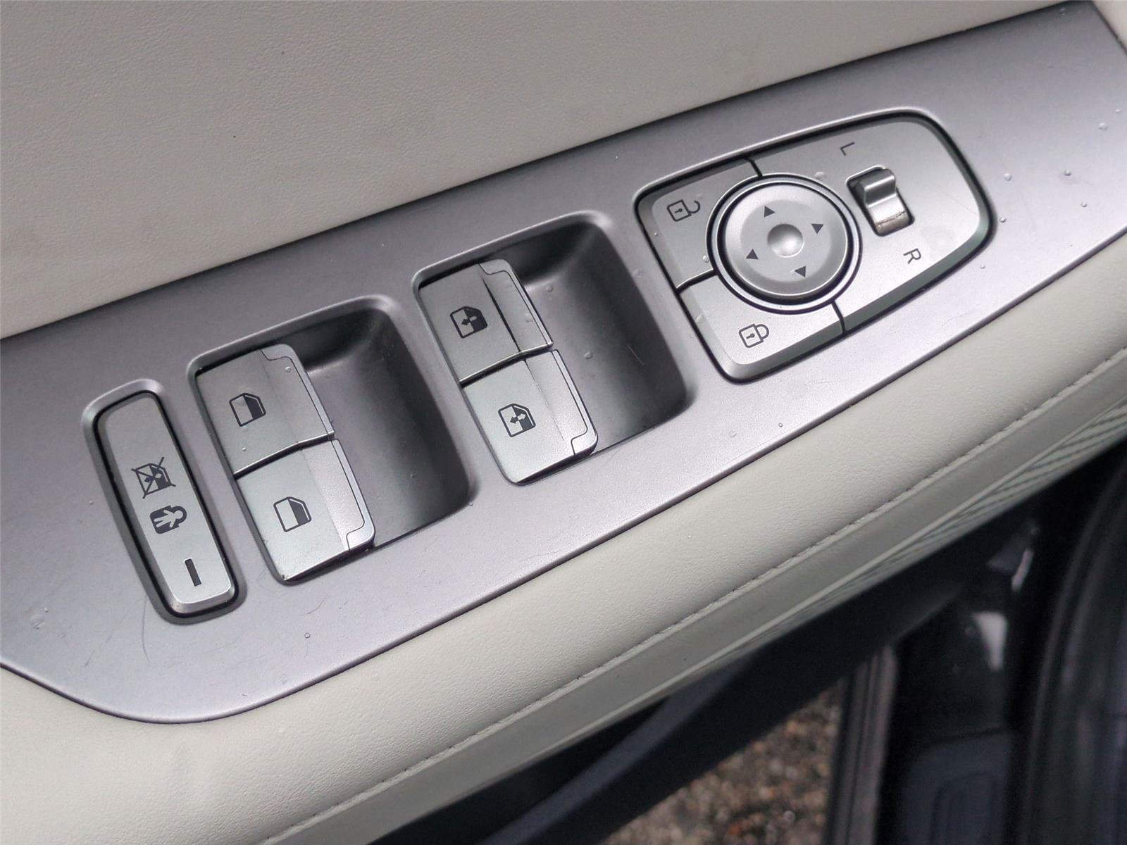 Used 2022 Abyss Black Pearl Hyundai SEL image 16