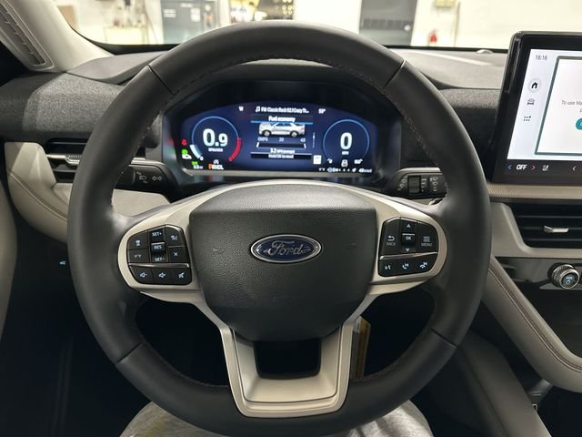 New 2026 Star White Metallic Tri-Coat Ford Active image 15