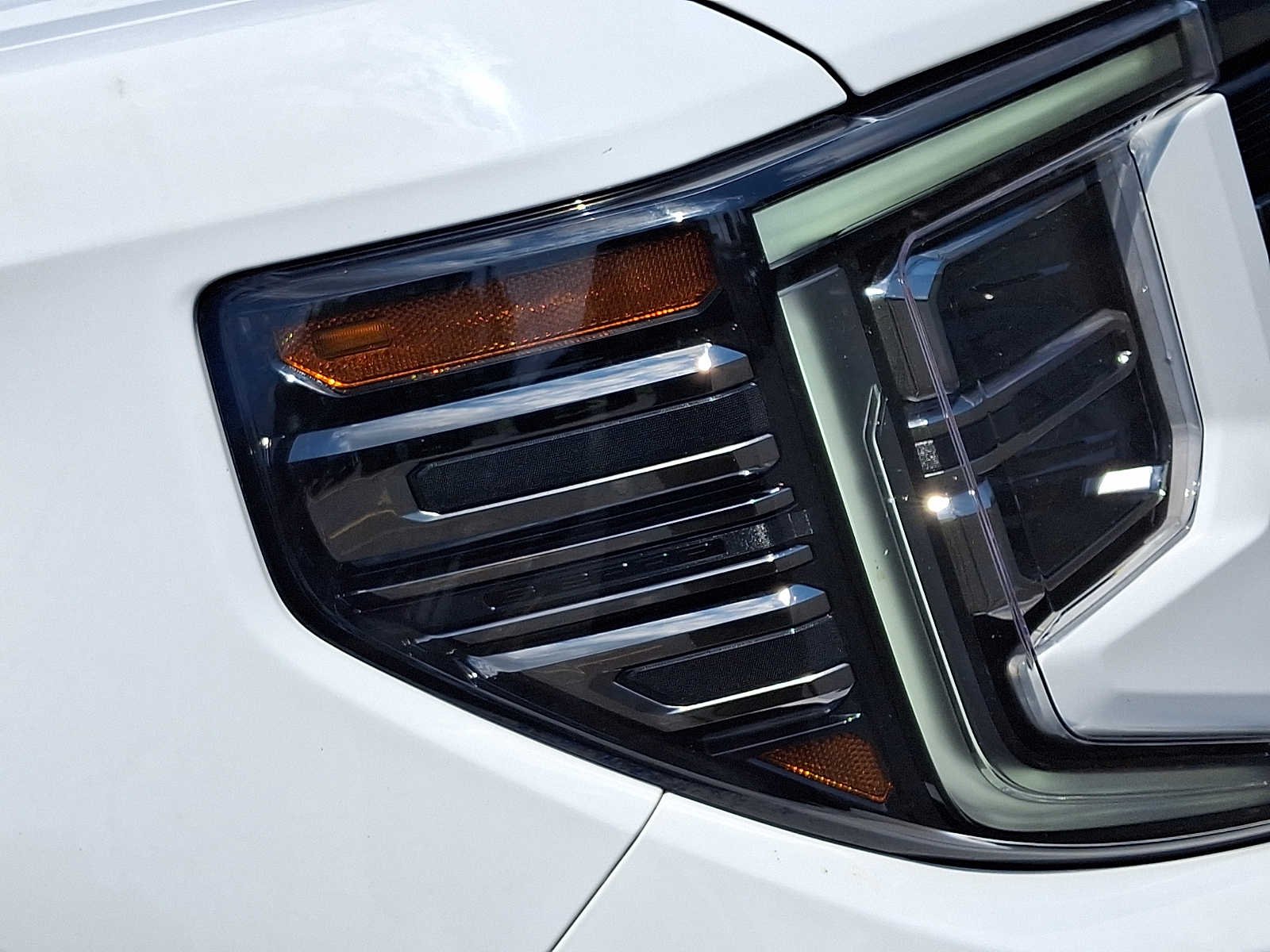 Used 2022 Summit White GMC AT4 image 9