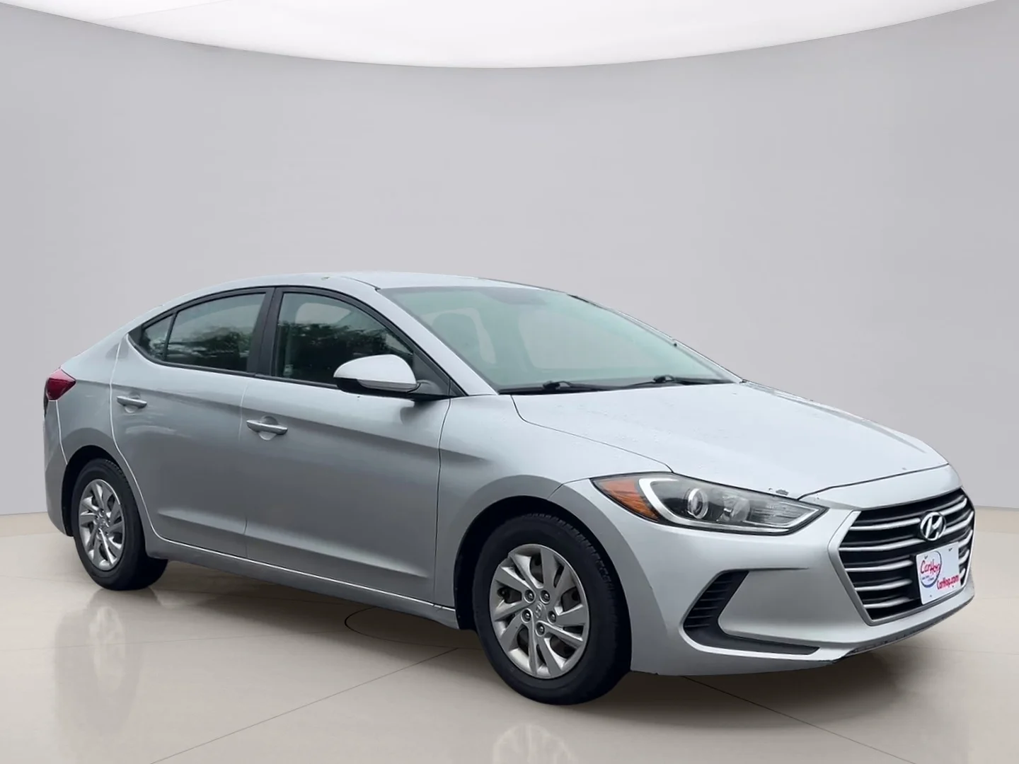 Used 2017 Silver Hyundai SE image 3