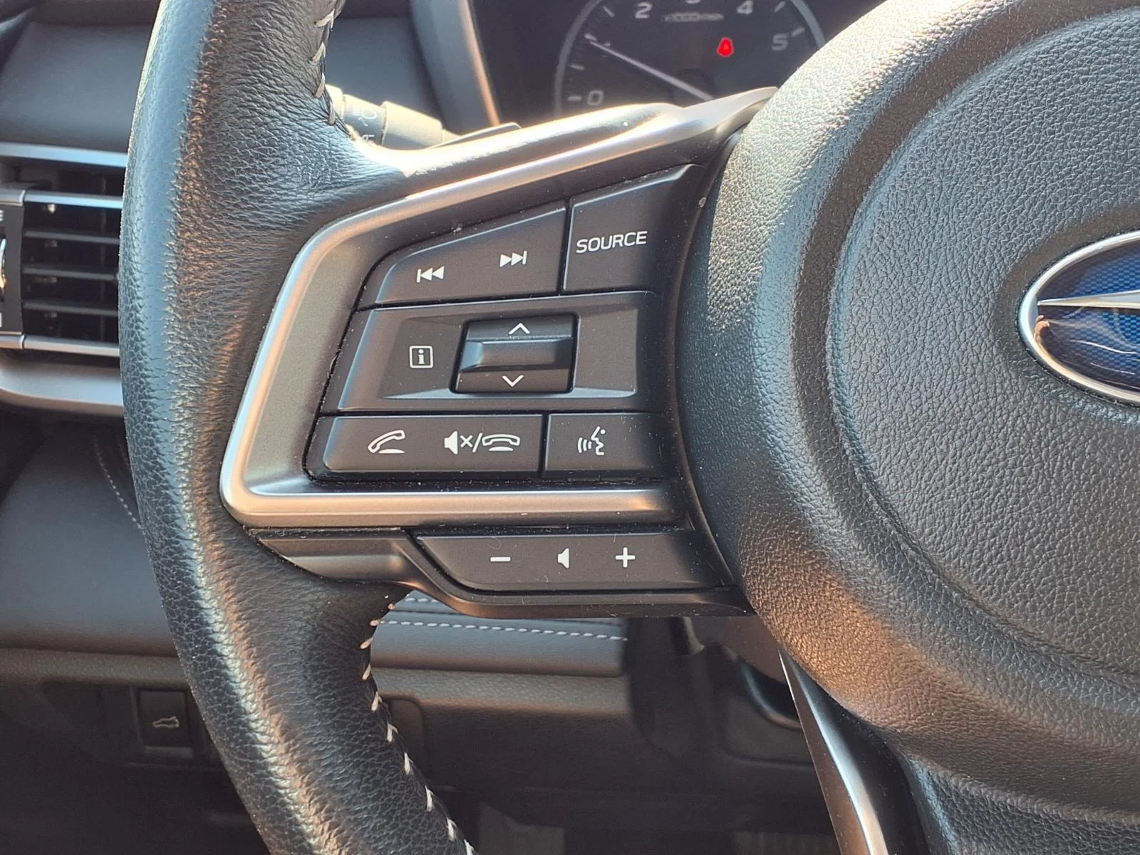 Used 2024 CRYSTAL WHITE PEARL SUBARU UTILITY image 13