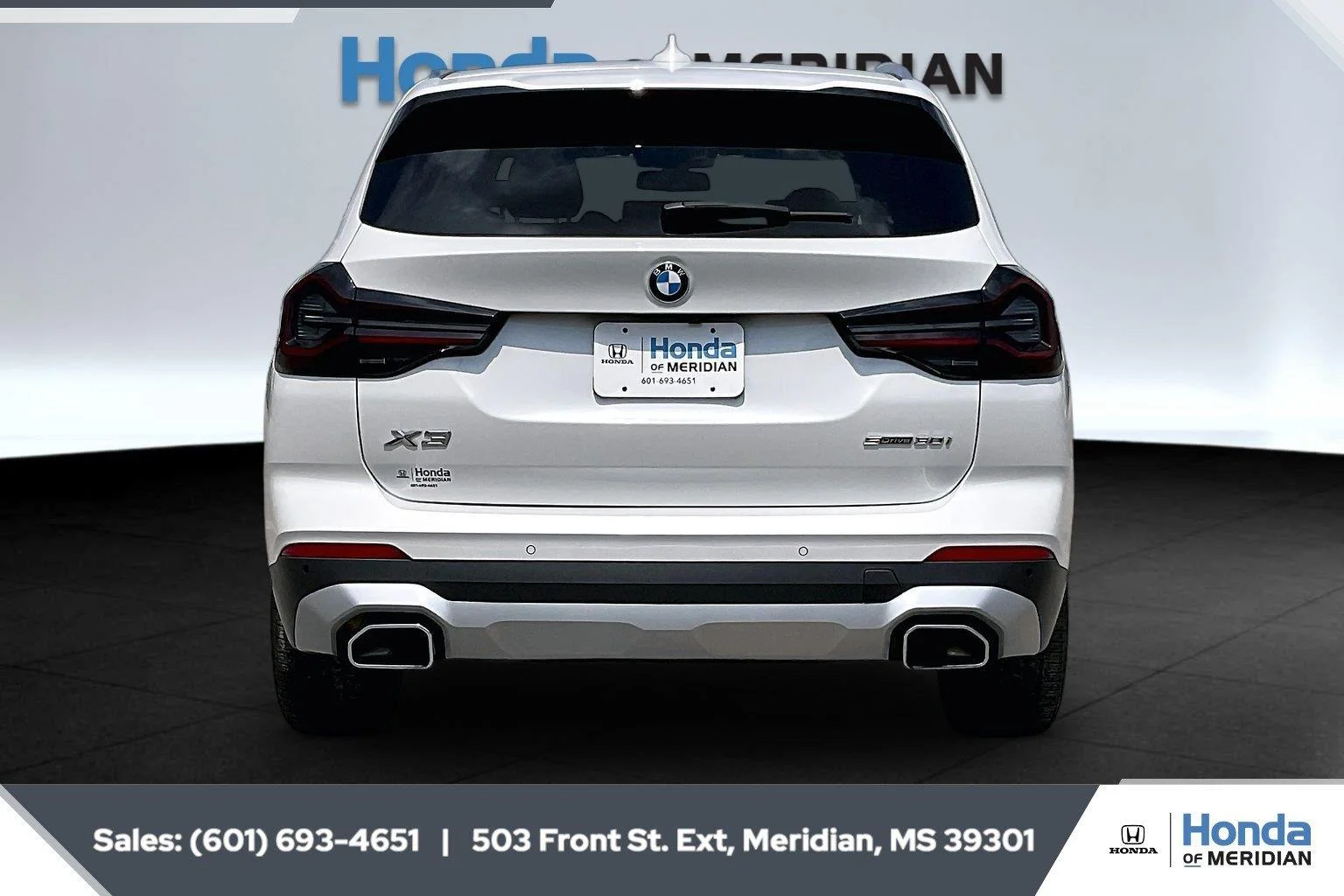 Used 2024 Mineral White Metallic BMW sDrive30i image 4