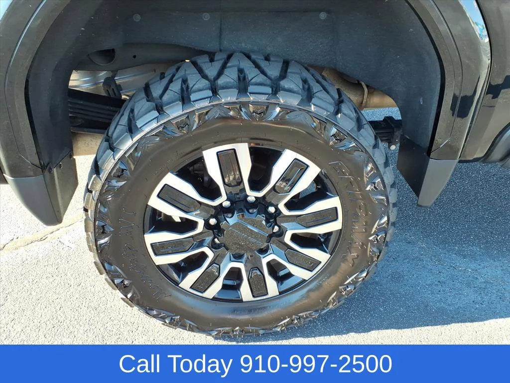 Used 2024 Onyx Black GMC Denali Ultimate image 9