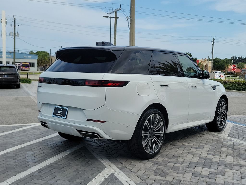 New 2026 Fuji White Land Rover Dynamic SE image 5
