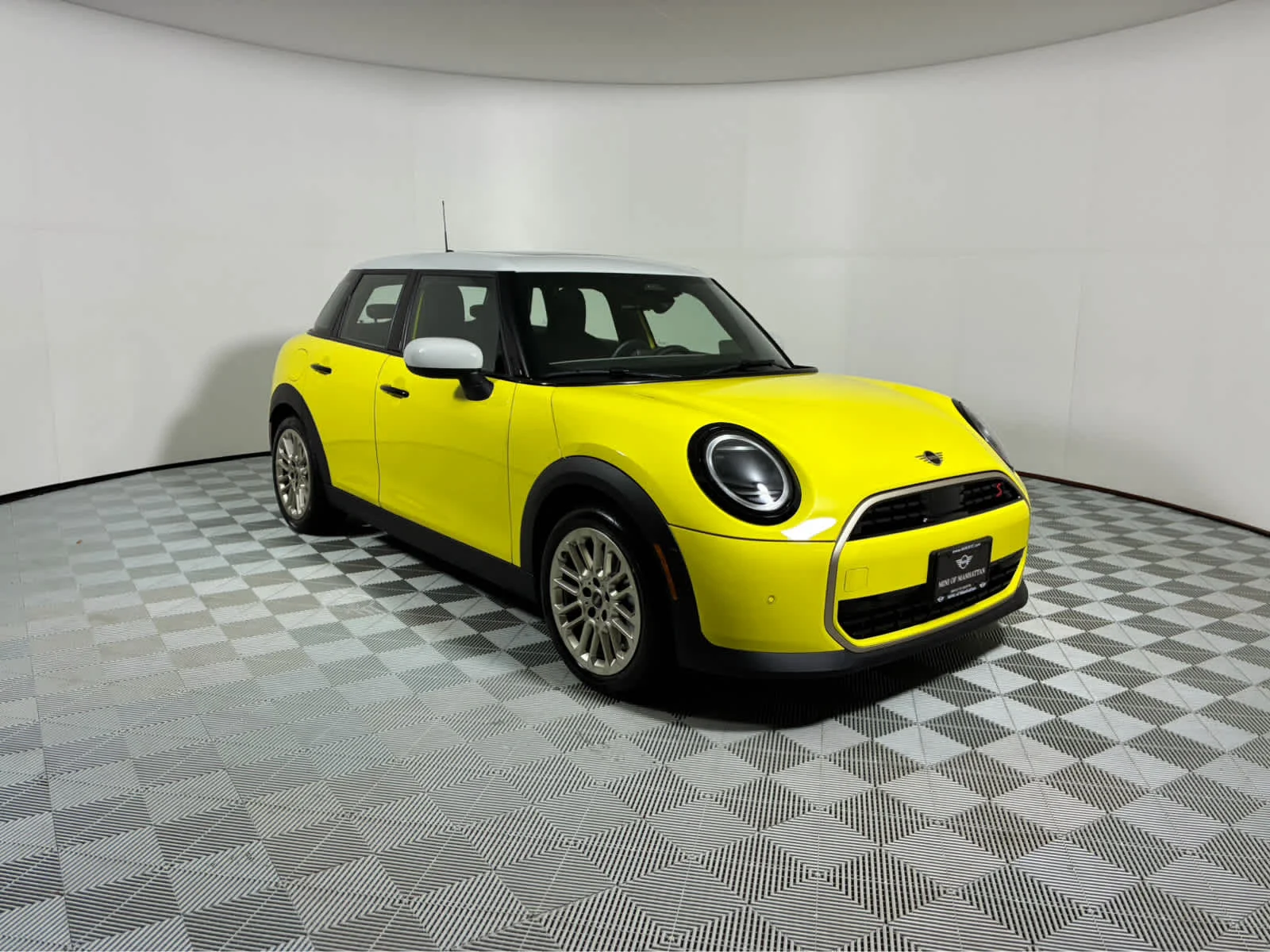 2026 MINI 4 Door Signature Plus