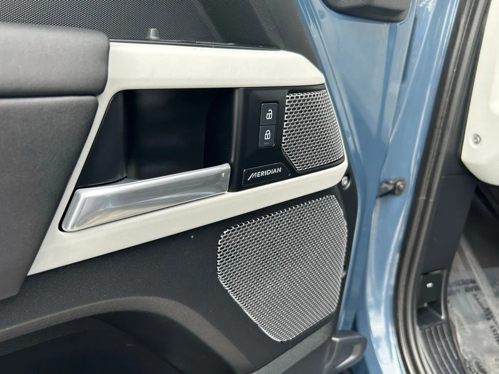Used 2024 Blue Land Rover S image 17