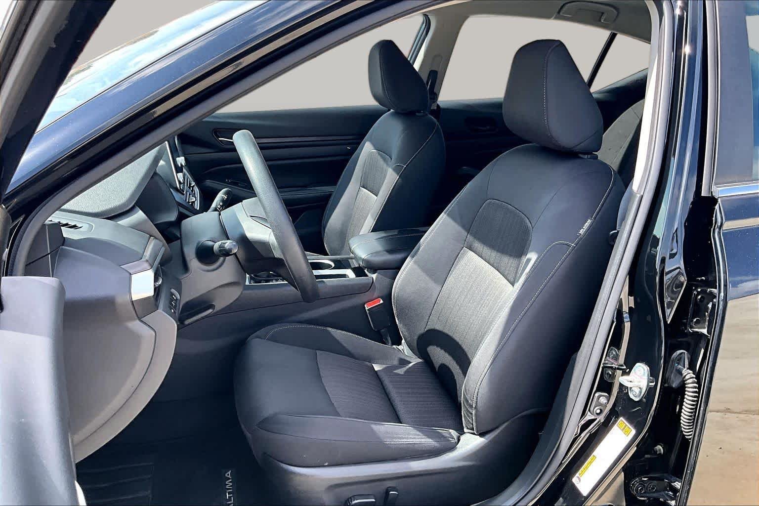Used 2024 Super Black Nissan 2.5 SV image 8