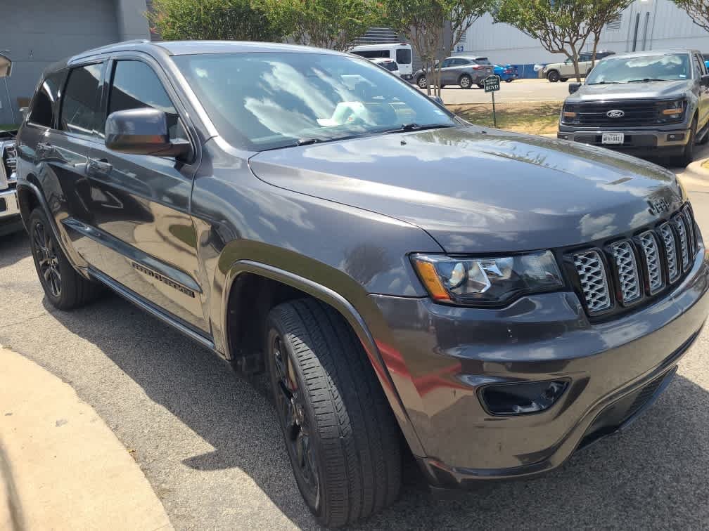 Used 2021 Granite Crystal Metallic Clearcoat Jeep Laredo X image 3