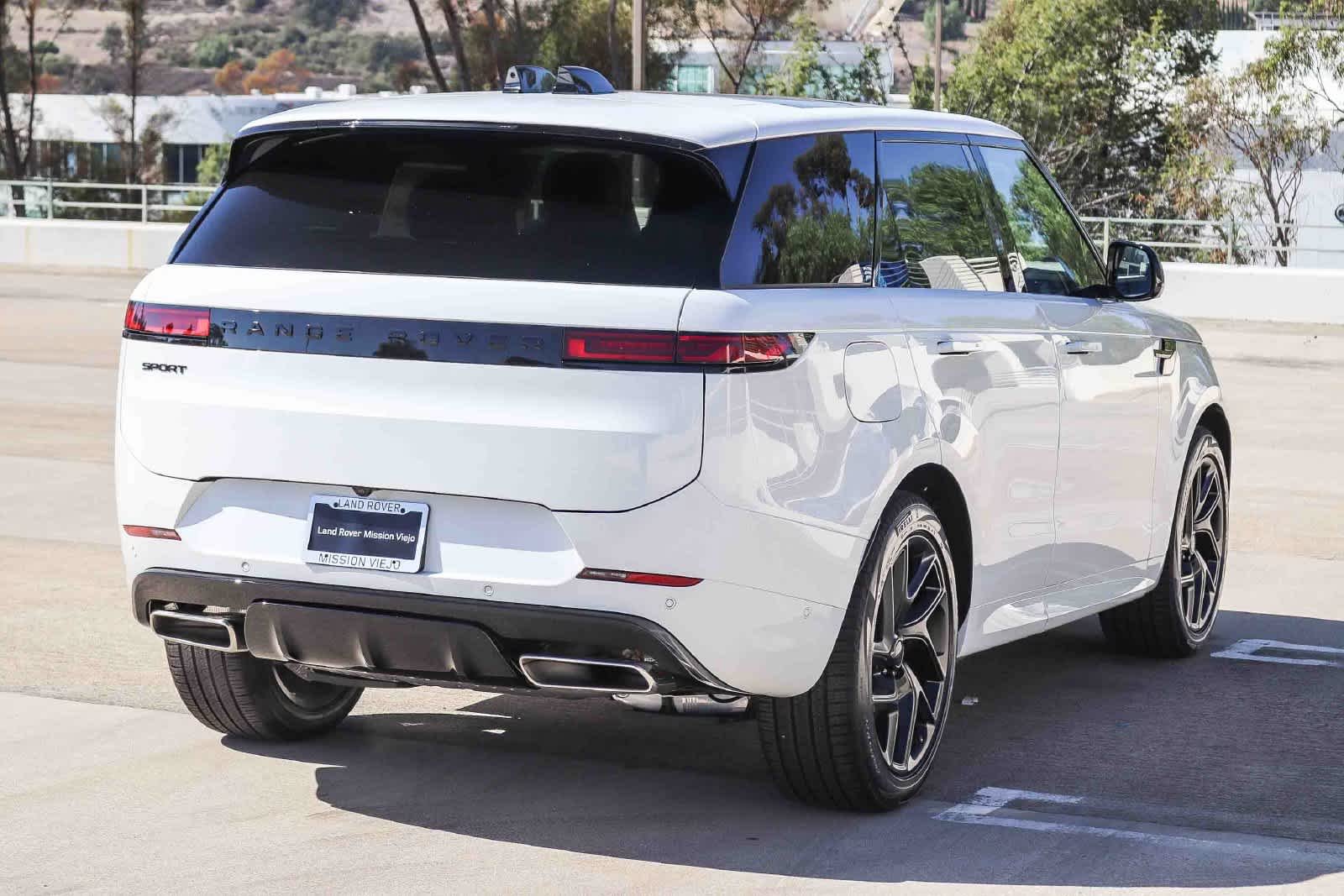 New 2027 Fuji White Land Rover Battersea Edition image 4
