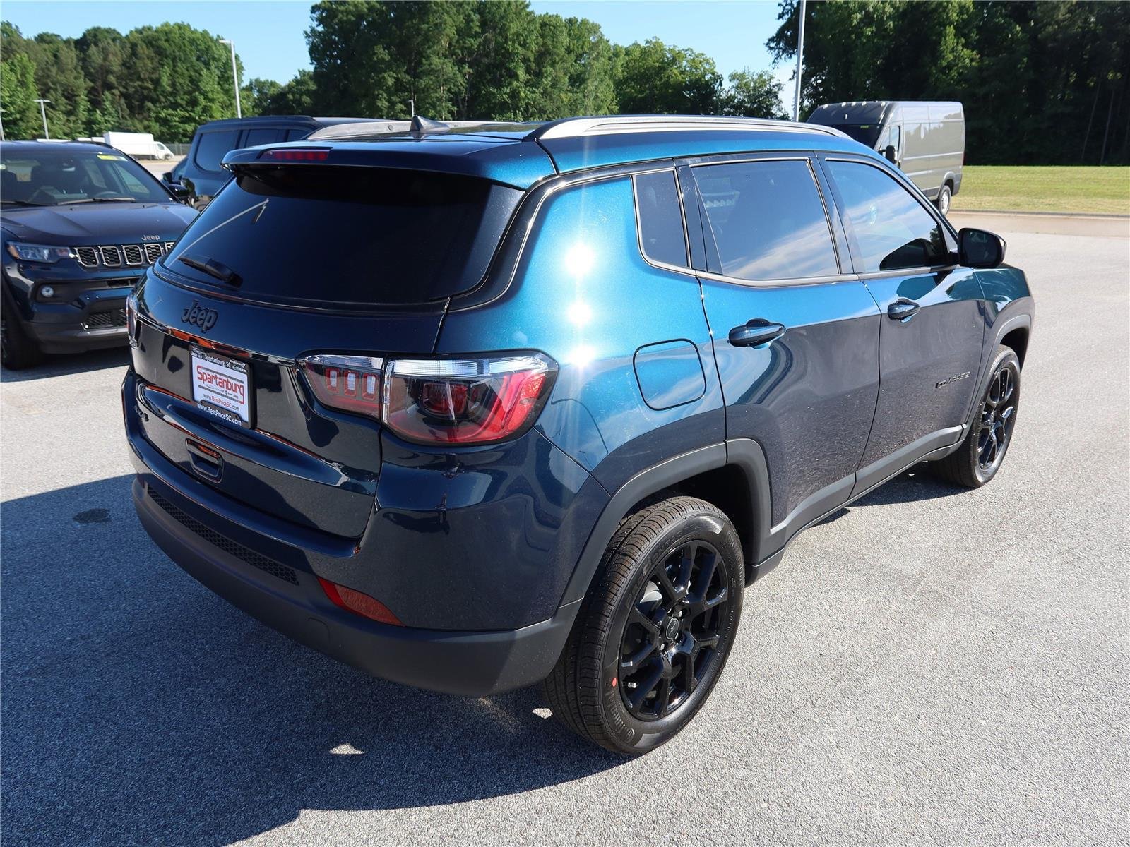 New 2026 Fathom Blue Pearl Coat Jeep Latitude Altitude image 6