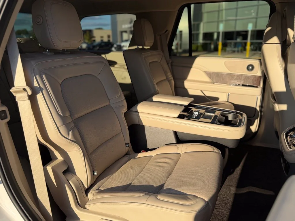 Used 2019 White Lincoln Reserve image 10