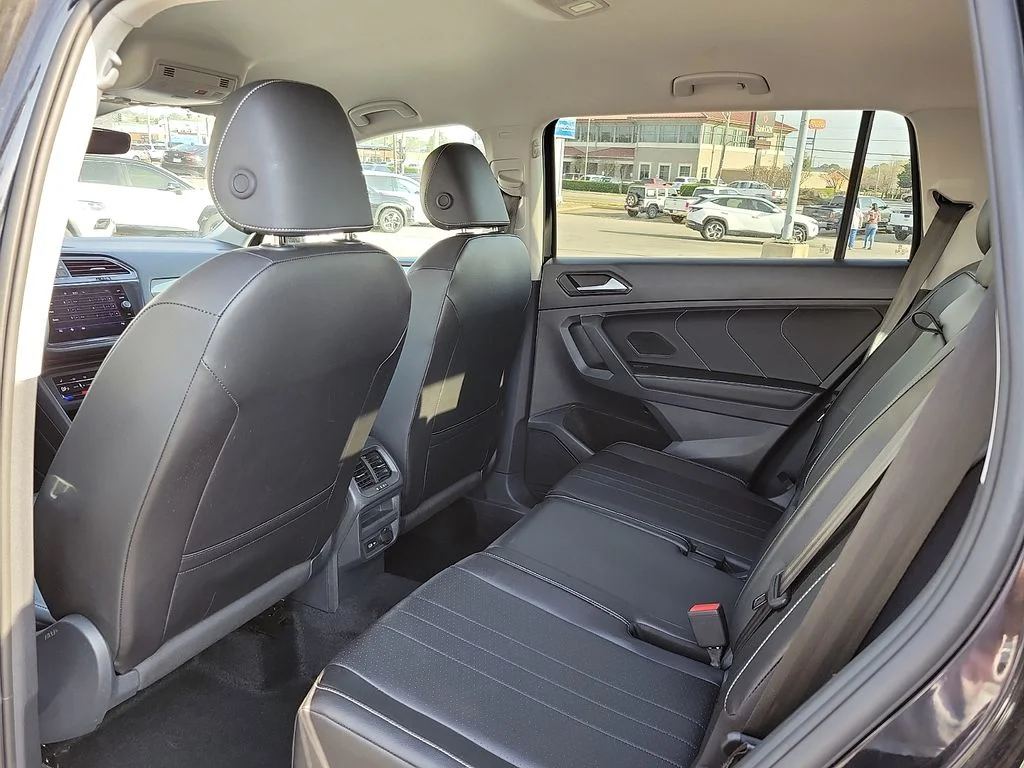 Used 2024 Deep Black Pearl Effect Volkswagen 2.0T SE image 9