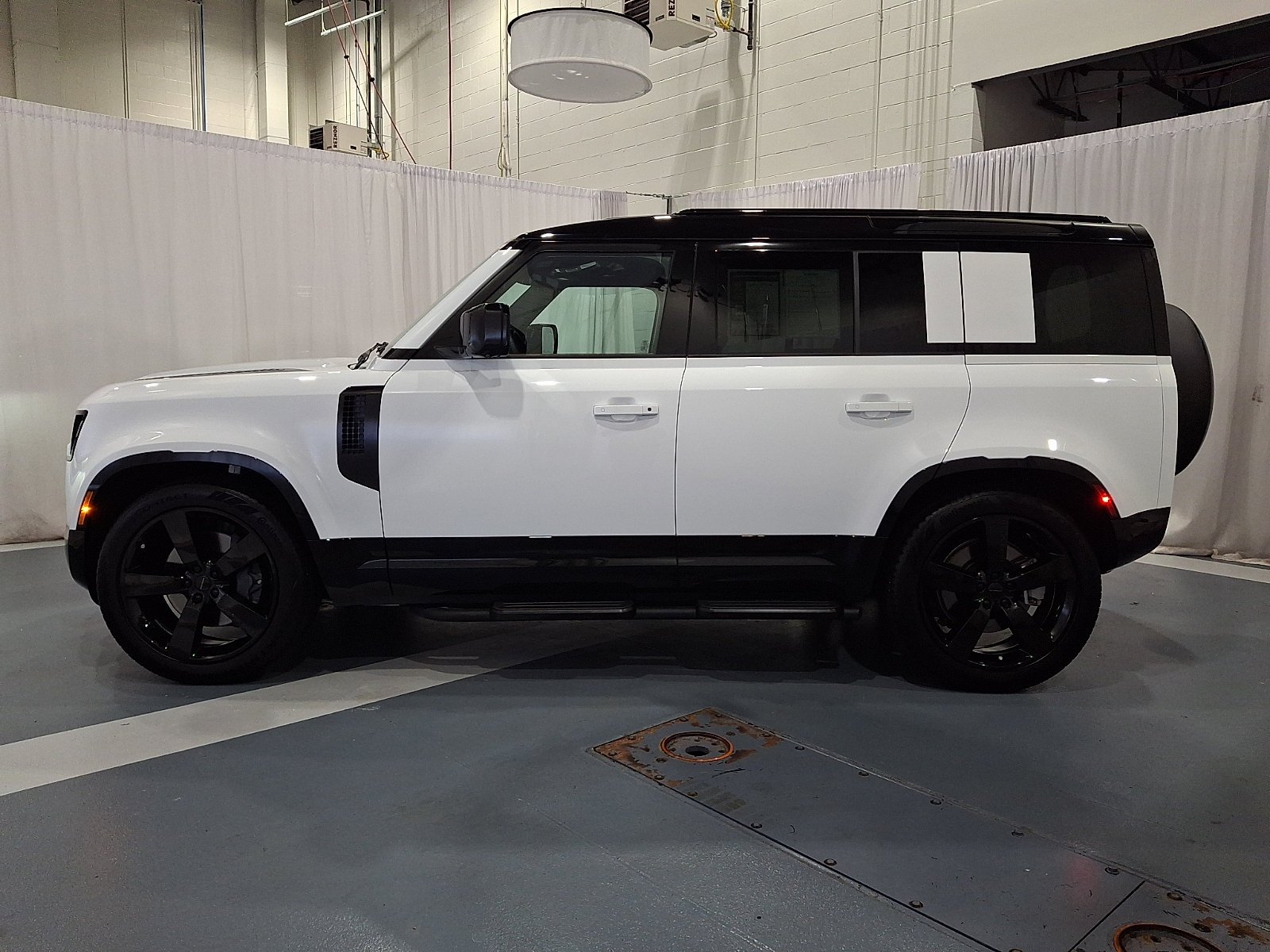 Certified Used 2026 Fuji White Land Rover  image 7
