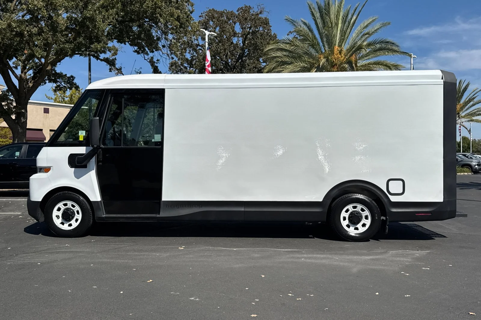 Used 2023 Oyster White BrightDrop EJY image 6