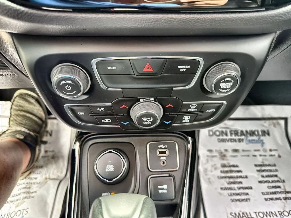 Used 2019 White Jeep Limited image 18