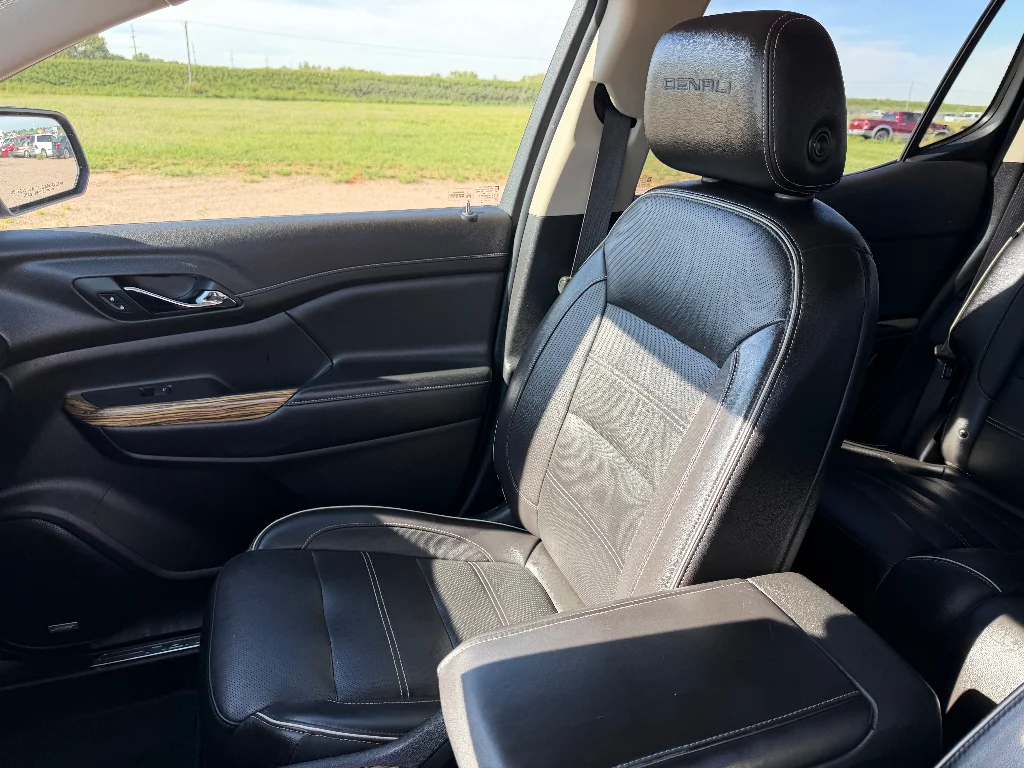 Used 2019 Ebony Twilight Metallic GMC Denali image 10