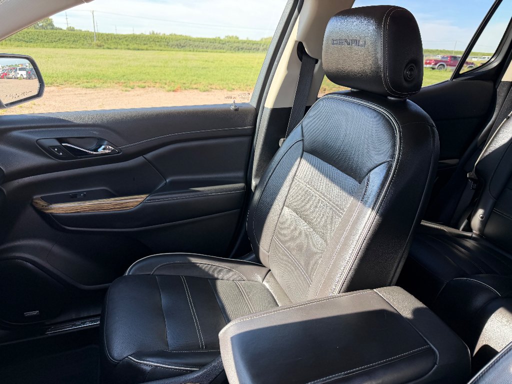 Used 2019 Ebony Twilight Metallic GMC Denali image 10