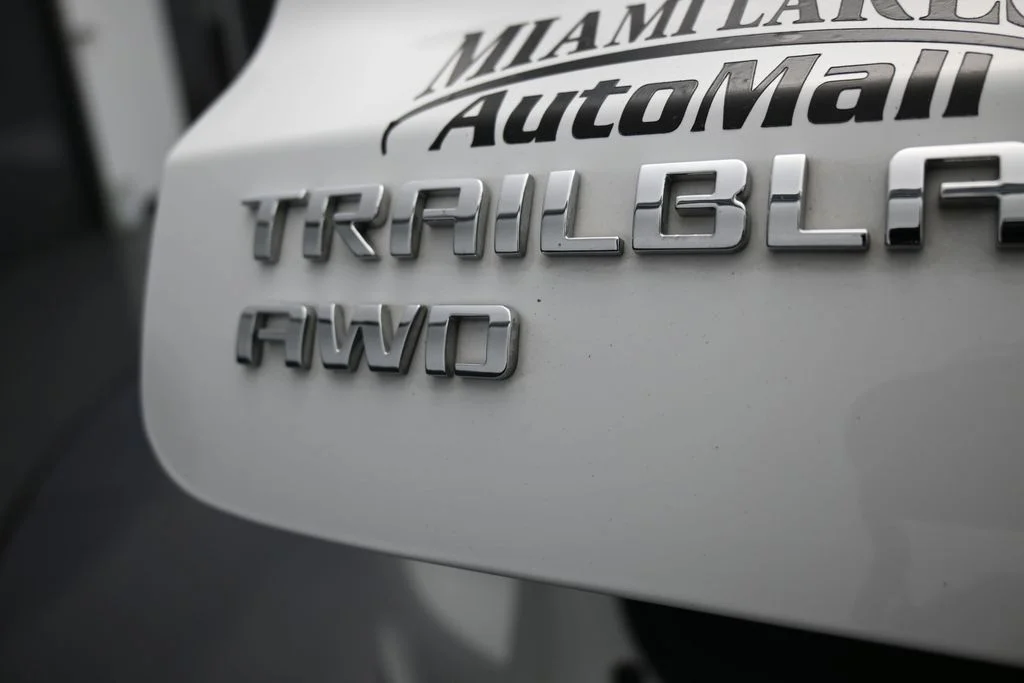 Used 2023 Summit White Chevrolet LS image 30
