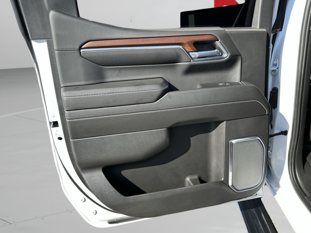 Used 2023 White GMC Denali image 25