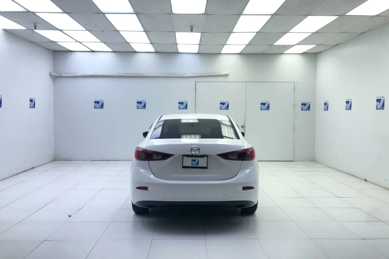 Used 2018 Snowflake White Pearl Mazda Sport image 3