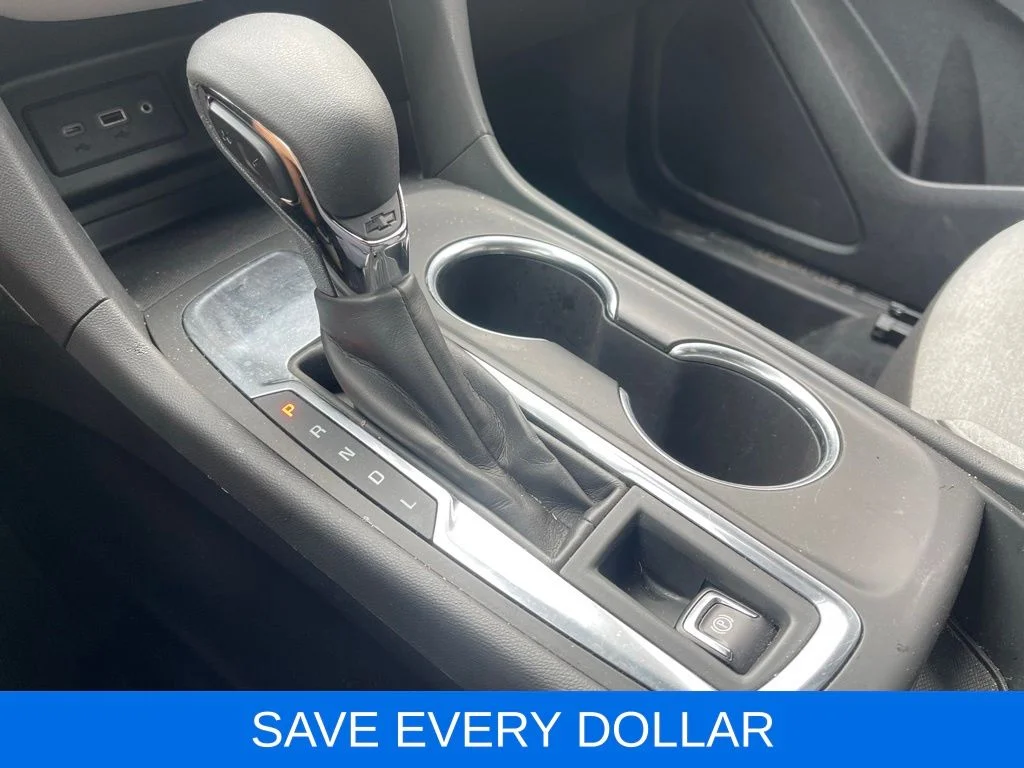 Used 2022 White Chevrolet LT image 11