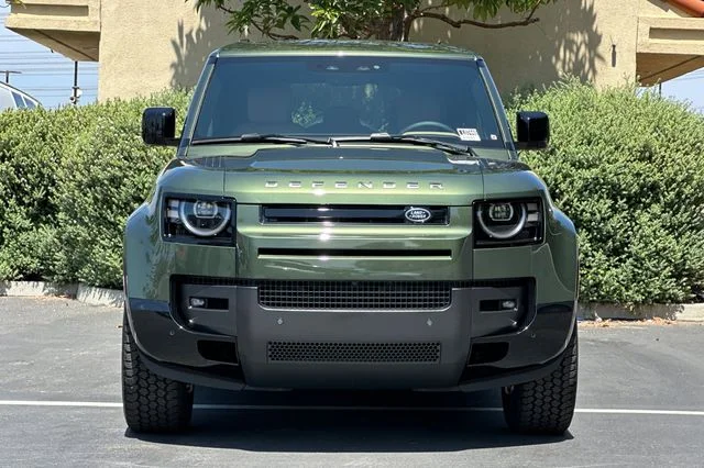 New 2026 Woolstone Green Land Rover X-Dynamic SE image 8