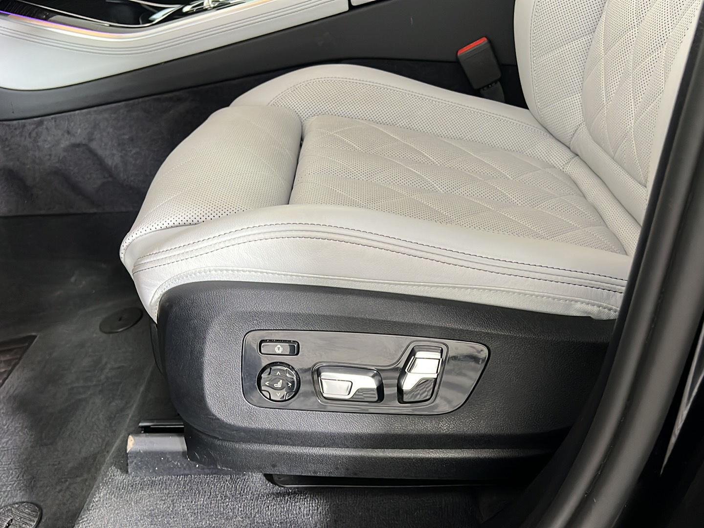 New 2026 Black Sapphire Metallic BMW xDrive40i image 15